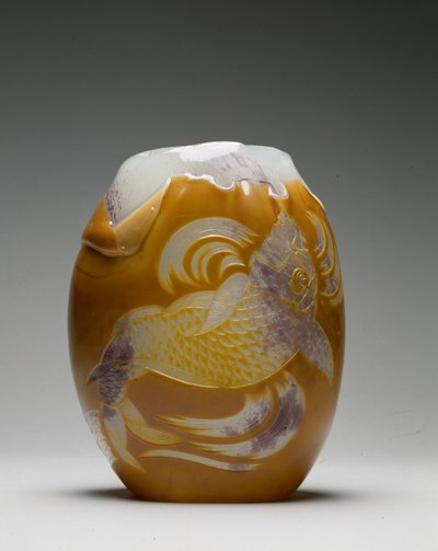 Karpfen-Vase, 1788-84 (geschichtetes und graviertes Glas) von Eugène Rousseau